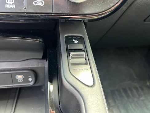 Certified 2024 Kia Telluride EX w/ EX Captain's Chair Package AWD/4WD image 26