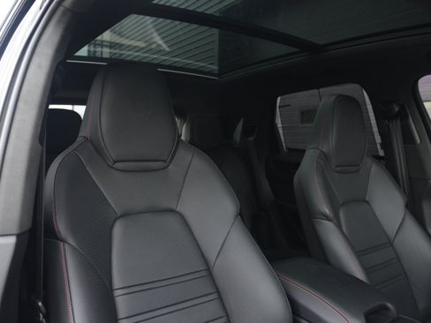 Used 2025 Porsche Cayenne GTS AWD/4WD image 27