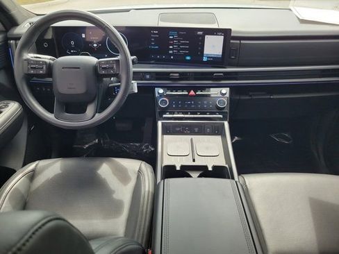 Used 2025 Hyundai Santa Fe Calligraphy FWD image 2