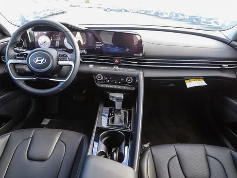 New 2025 Hyundai Elantra Limited FWD image 14
