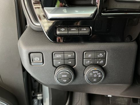 New 2026 Chevrolet Silverado 1500 High Country AWD/4WD image 32