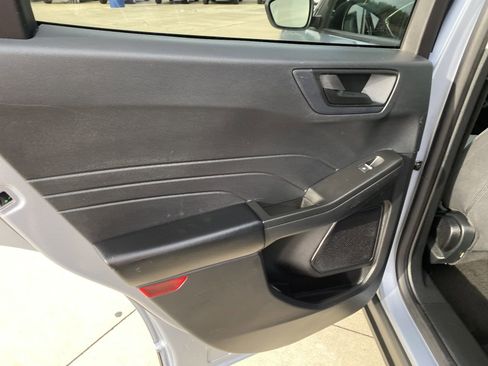 Used 2022 Ford Escape SE w/ Cold Weather Package image 19