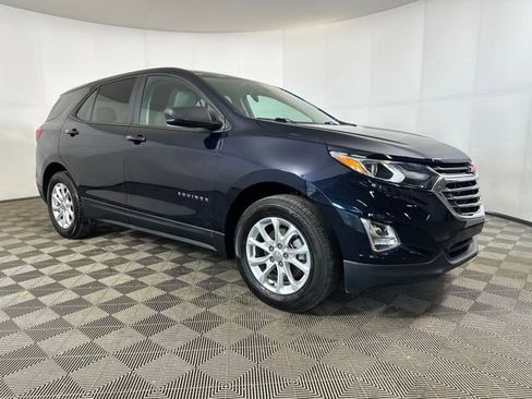 Used 2020 Chevrolet Equinox LS w/ LS Convenience Package image 2