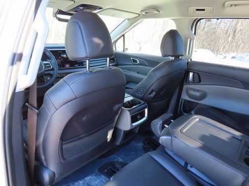 New 2026 Kia Carnival EX image 21