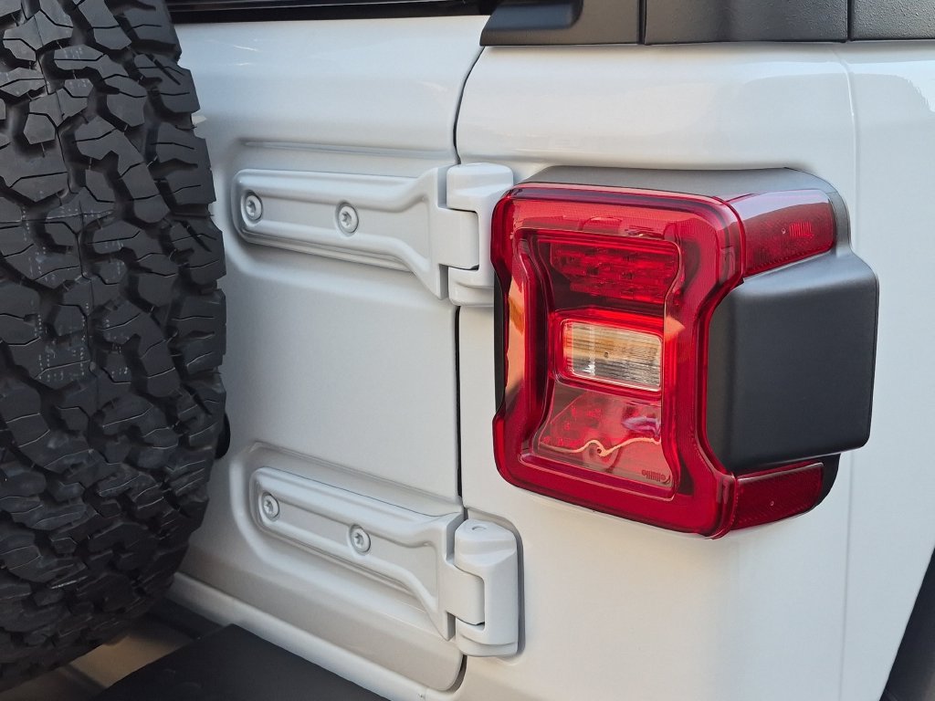 Used 2025 Jeep Wrangler Unlimited Rubicon AWD/4WD image 11