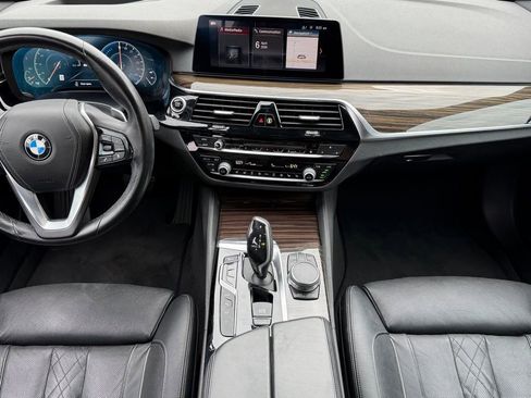 Used 2019 BMW 530e w/ Premium Package image 8