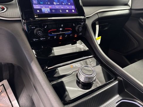 New 2025 Jeep Grand Cherokee Laredo X w/ Luxury Tech Group I image 19