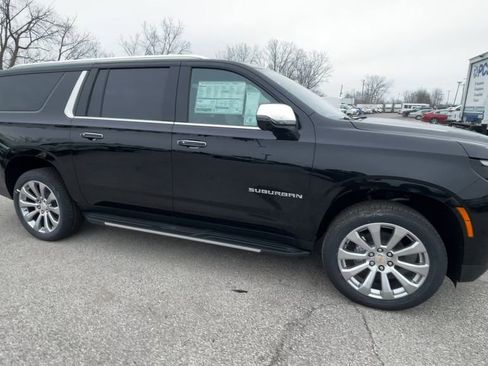 New 2025 Chevrolet Suburban Premier AWD/4WD image 3