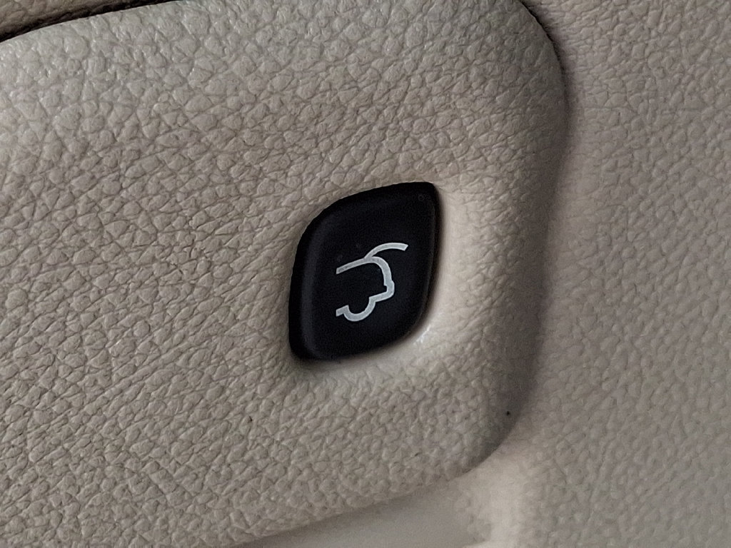 Used 2012 Jeep Grand Cherokee Overland AWD/4WD image 31