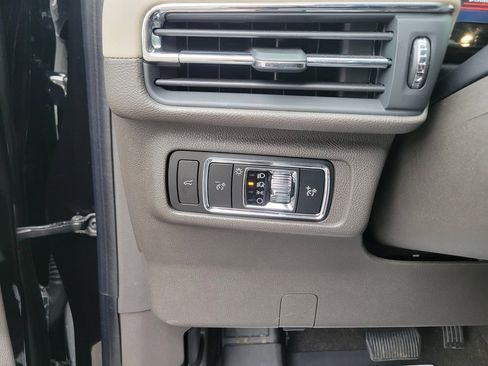 Certified 2023 Lincoln Corsair Reserve w/ Equipment Group 201A image 10