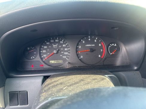 Used 2001 Nissan Frontier XE image 7