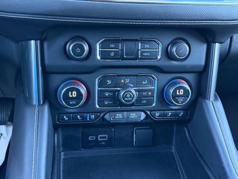 Used 2023 Chevrolet Suburban Premier image 19