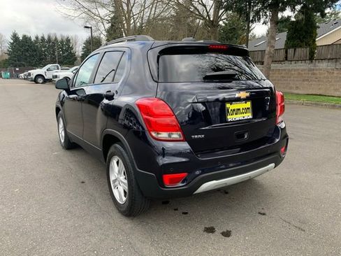 Used 2021 Chevrolet Trax LT w/ Driver Confidence Package image 3