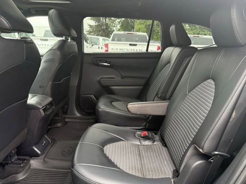 Used 2023 Toyota Highlander XSE AWD/4WD image 13