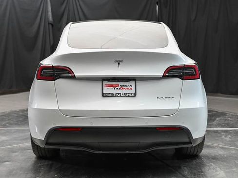 Used 2022 Tesla Model Y Long Range image 11