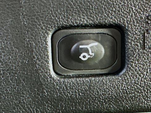 Used 2015 Ford Edge Titanium w/ Equipment Group 302A image 29