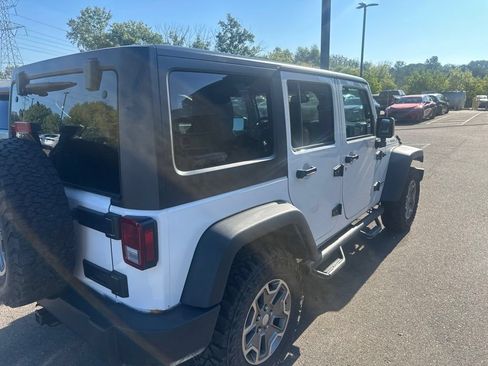 Used 2015 Jeep Wrangler Unlimited Rubicon w/ Connectivity Group AWD/4WD image 13