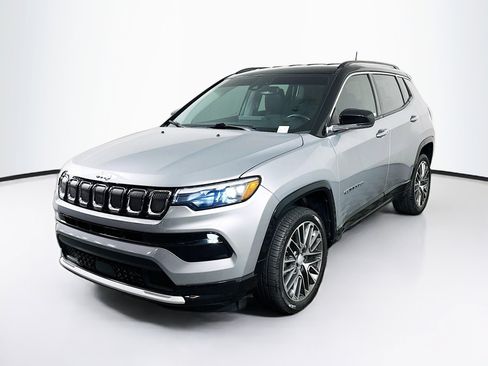 Used 2022 Jeep Compass Limited w/ Elite Group AWD/4WD image 3