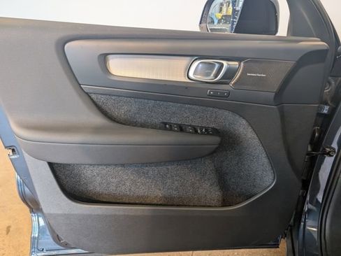 New 2026 Volvo XC40 B5 Ultra w/ Protection Package Premier image 8