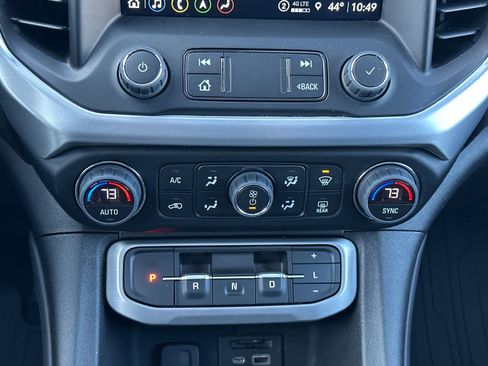 Used 2023 GMC Acadia SLT w/ Elevation Edition image 22