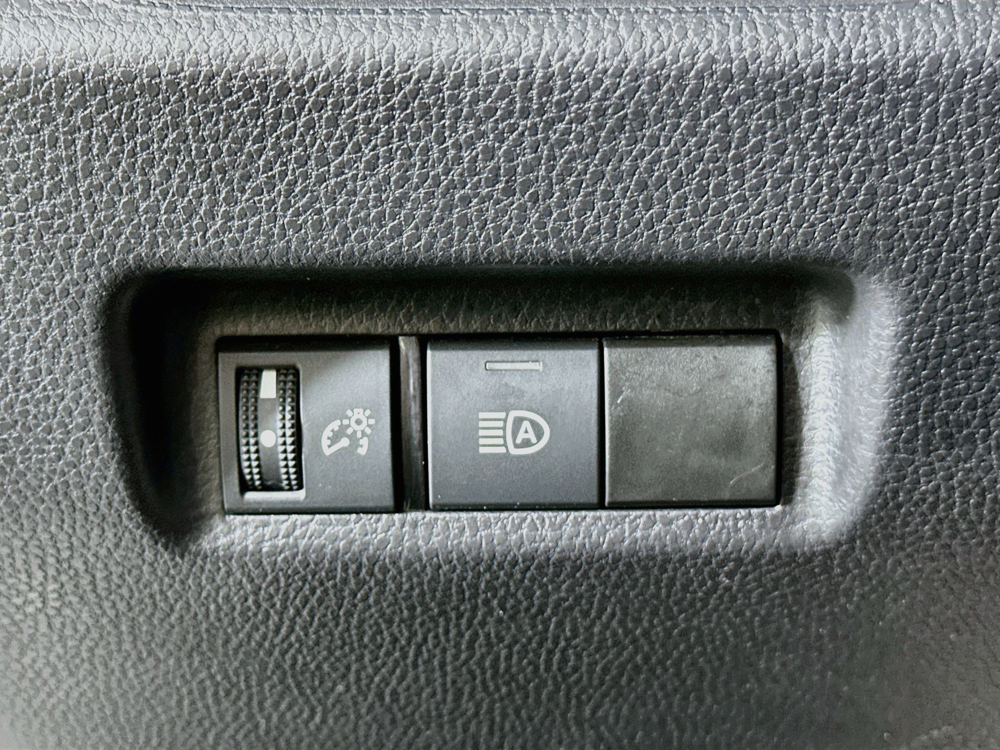 Used 2025 Toyota RAV4 XLE AWD/4WD image 17