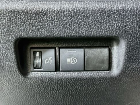 Used 2025 Toyota RAV4 XLE AWD/4WD image 17