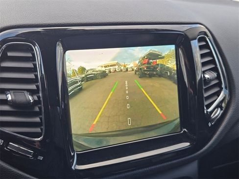 Certified 2018 Jeep Compass Limited image 32