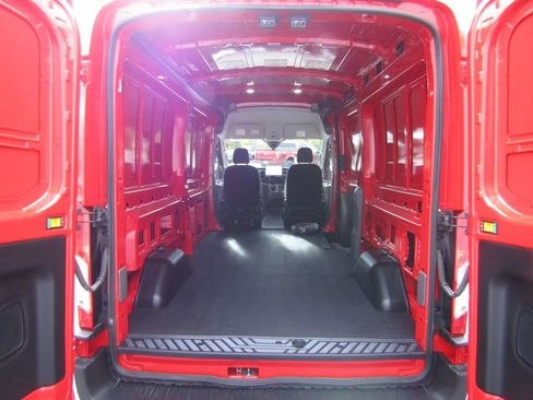 Used 2024 Ford E-Transit 148 Medium Roof image 7