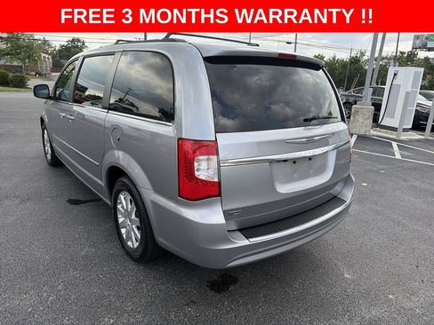 Used 2016 Chrysler Town & Country Touring FWD image 28