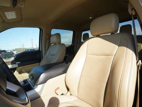 Used 2019 Ford F250 Lariat w/ Chrome Package image 34