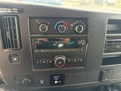 Used 2018 Chevrolet Express 2500 w/ Driver Convenience Package RWD image 14