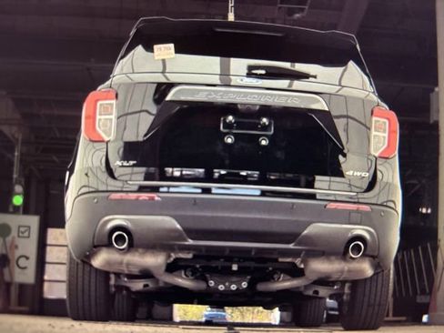 Used 2024 Ford Explorer XLT w/ Equipment Group 202A AWD/4WD image 13