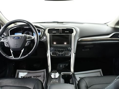 Used 2017 Ford Fusion SE w/ Fusion SE Technology Package image 7