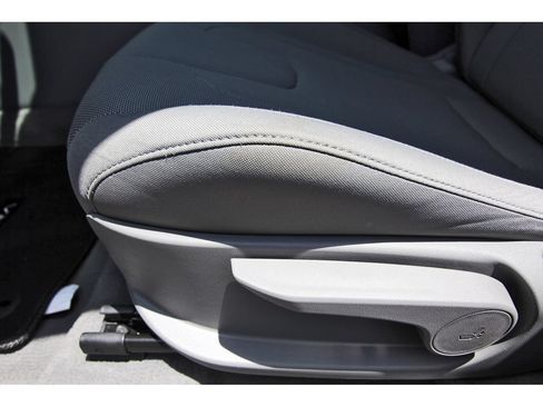Certified 2025 Hyundai Elantra SE FWD image 29