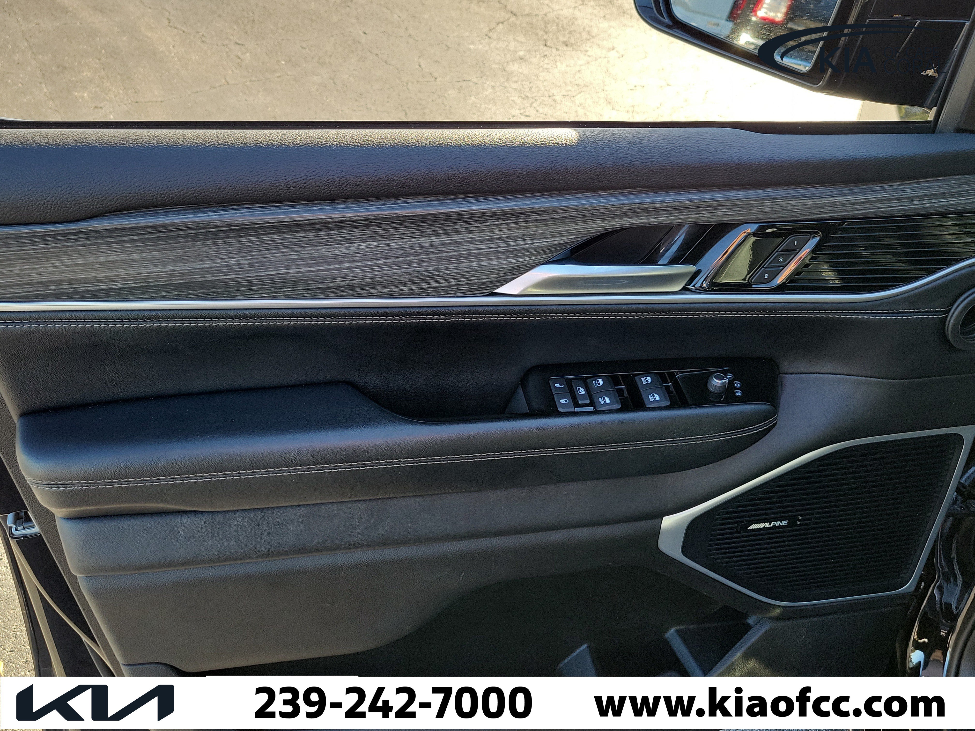 Used 2024 Jeep Wagoneer L Series III w/ Flexible Seating Group AWD/4WD image 24