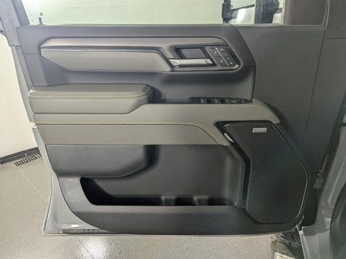 Used 2025 Chevrolet Silverado 2500 ZR2 w/ Technology Package image 9