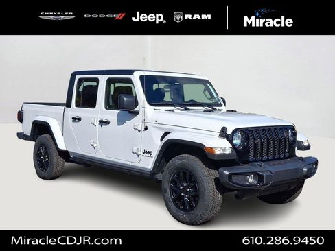 Certified 2022 Jeep Gladiator Sport image 1