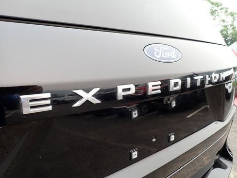 Used 2025 Ford Expedition Active AWD/4WD image 5