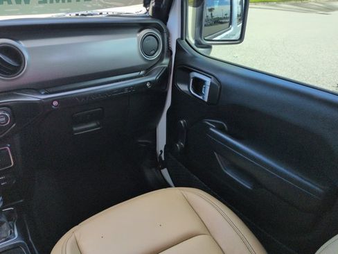 Used 2022 Jeep Wrangler Unlimited Sport AWD/4WD image 17