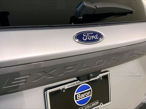 Used 2021 Ford Explorer XLT w/ Equipment Group 202A image 29