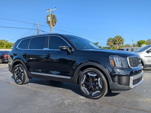 Certified 2023 Kia Telluride EX w/ EX Captain's Chair Package image 1