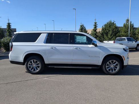New 2025 Chevrolet Suburban Premier image 2