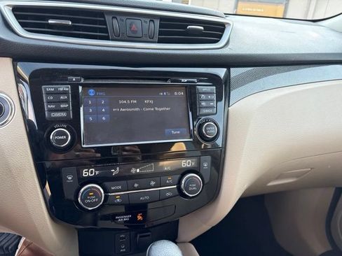 Used 2016 Nissan Rogue SL AWD/4WD image 16