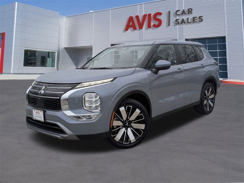Used 2025 Mitsubishi Outlander SE image 1