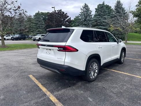 Used 2024 Toyota Grand Highlander AWD image 3
