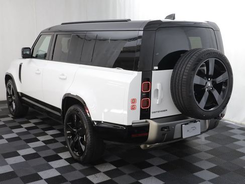 Certified 2025 Land Rover Defender 130 X-Dynamic SE AWD/4WD image 16