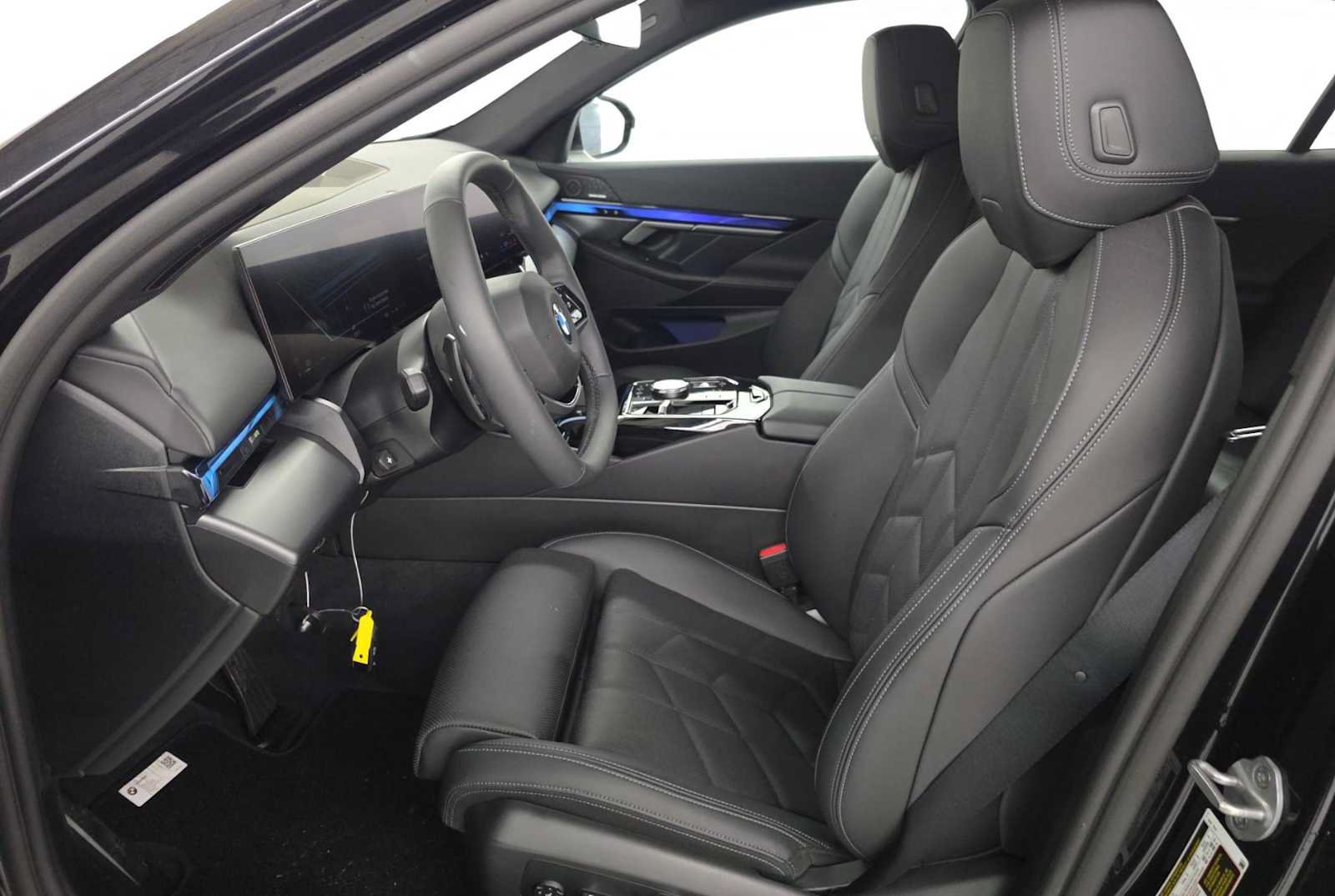 Used 2025 BMW 540i xDrive w/ Premium Package AWD/4WD image 9