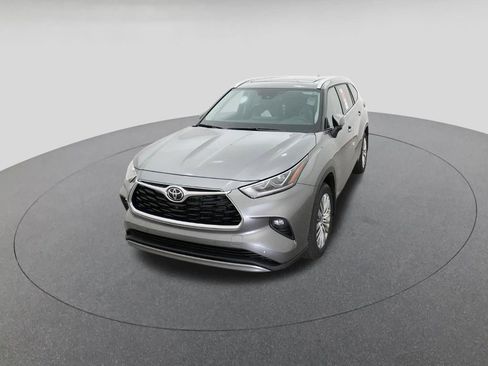 New 2026 Toyota Highlander Platinum image 16