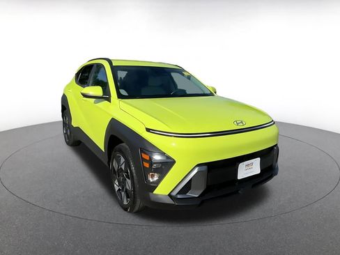 Used 2025 Hyundai Kona SEL image 3