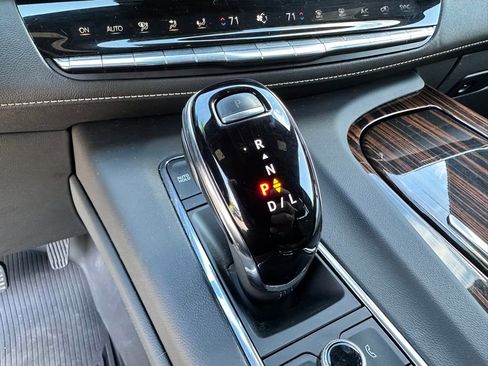Used 2024 Cadillac Escalade Luxury AWD/4WD image 36
